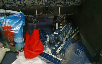 Ţigări de contrabandă transportate ascunse …