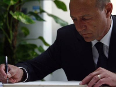 Preşedintele Băsescu a promulgat Legea terenurilor agricole