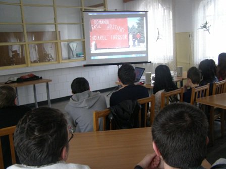 Poliţiştii botoşăneni continuă derularea de activităţi de prevenire a delincvenţei juvenile şi a victimizării minorilor la nivelul Şcolii Gimnaziale nr. 12 Botoşani