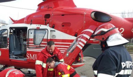 Tânăr din Darabani transferat de urgență cu elicopterul la Iași după ce i-a căzut un copac în cap