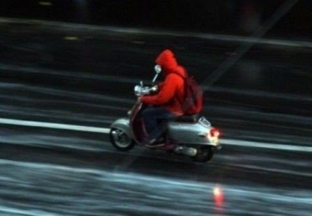 Depistat în trafic conducând un moped sub influența băuturilor alcoolice și fără a poseda permis de conducere