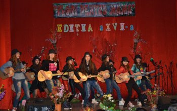 Cântece, poezii şi momente de …