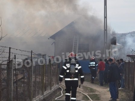 Incendiu violent izbucnit la un atelier de tâmplărie din Dorohoi - VIDEO/FOTO