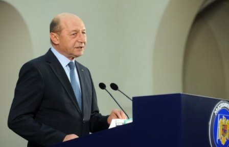 Băsescu: România consideră ilegal referendumul din Crimeea