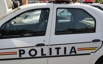 Prins de polițiști în timp …