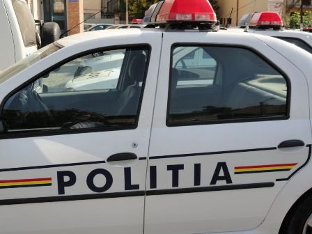 Prins de polițiști în timp ce conducea un autovehicul cu autorizația expirată pe raza localităţii Flămânzi