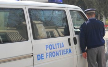 Migranţi reţinuţi cu focuri de …