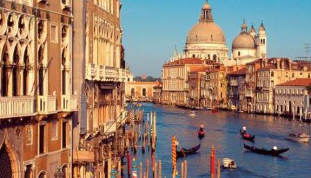 Veneţia votează separarea de Italia