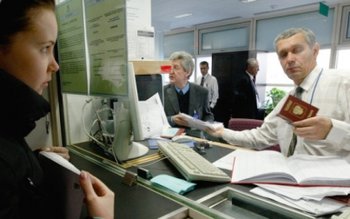 Ucraina introduce vize pentru cetăţenii …