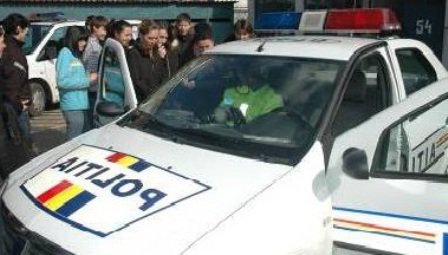 Ateliere de lucru organizate la IPJ Botoșani în cadrul „Porților Deschise” cu ocazia Zilei Poliției Române