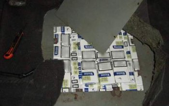 Microbuz căptuşit cu ţigarete moldoveneşti