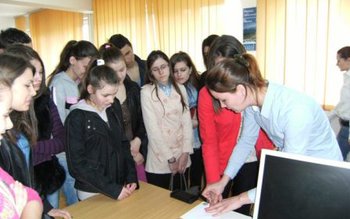 Elevii liceului „Alexandru cel Bun” …