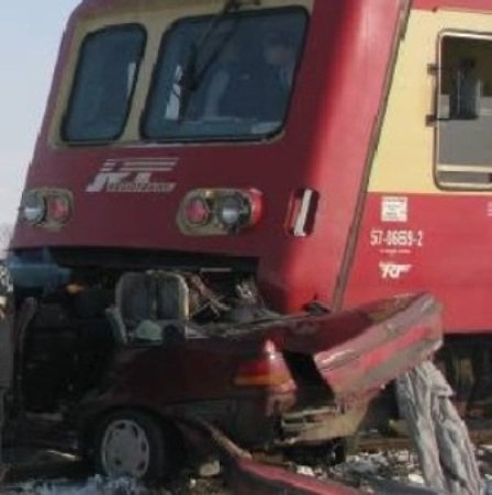 Polițiștii vă avertizează: Atenţie la tren! Respectând regulile de prioritate, vă respectaţi dreptul la viaţă!