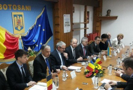 Întâlnire de lucru a senatorului Mircea Geoană cu oficialii județului, șefii de instituții şi consulul Republicii Moldova