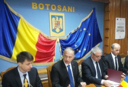 Mircea Geoană solicită autorităţilor botoşănene să nu amestece politica în realizarea proiectelor strategice şi economice