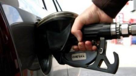 La 1 aprilie Guvernul va pune suprataxa pe carburanţi. Motorina va fi mai scumpă decât în Germania sau Franţa