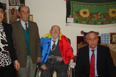 Veteran sărbătorit de autorităţi la 103 ani