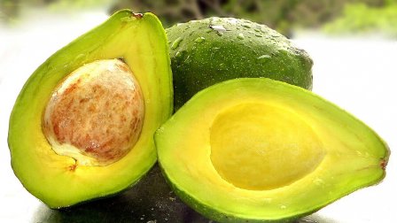 Avocado, fructul minune pentru siluetă. Trei reţete simple şi gustoase