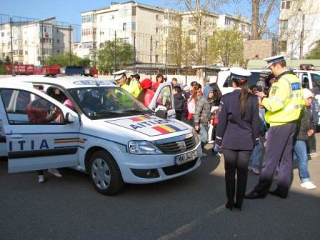 Peste 600 de agenţi economici verificați de poliţiştii botoşăneni care continuă acțiunile pentru siguranța publică