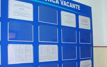 Peste 90 de locuri de …