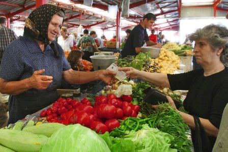 De ce să te fereşti când mergi la piaţă – află care sunt alimentele ce conţin pesticide