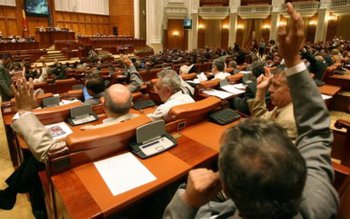 Vacanță record pentru senatori: O …