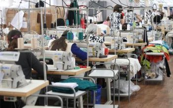 Județul Botoșani se situează pe …