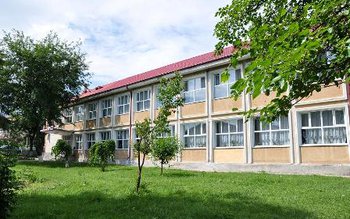 Școala Gimnazială Săveni are o …