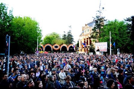 Distracția continuă: Vezi cine concertează în ultima seară a „Zilelor Orașului Botoșani”!