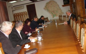 Şefii instituţiilor cu atribuţii legate …