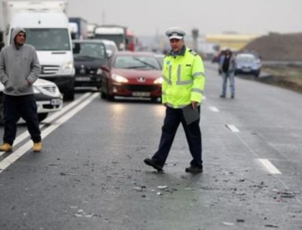 Accident în lanț în care a fost implicat un autocar cu turişti care se întorceau din Turcia acasă, la Botoșani