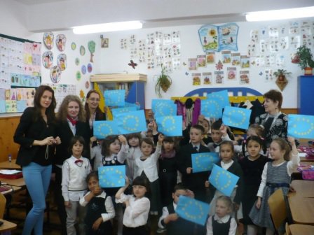 Ziua Europei sărbătorită de Consiliul Județean Botoșani alături de copiii din clasa pregătitoare