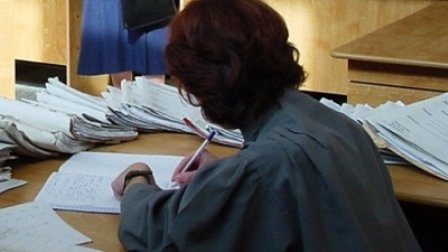 Cum poţi să ajungi grefier, meseria pe care se „bat” mii de români - salarii de la 4.000 de lei