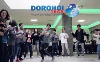 Dorohoieni fericiţi, dansând şi zâmbind! …