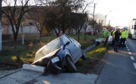 Autoturism grav avariat într-un accident produs în comuna Lozna de un tânăr din Șendriceni