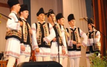 Vezi care sunt laureații Festivalului …