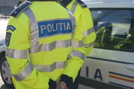 Bărbat cercetat de polițiști după ce a s-a urcat băut la volan și a produs un accident rutier