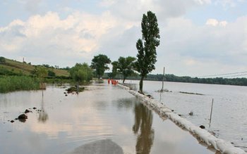 Avertizare! Prutul a crescut cu …