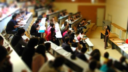 Schimbări la examenul de licență. Universităţile ar putea introduce dubla specializare