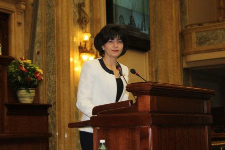 DOINA FEDEROVICI: Legea Voluntariatului, adoptată de Parlament, îi va ajuta pe tineri să își găsească mai ușor un loc de muncă