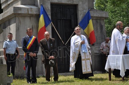 Slujbă de pomenire și depunere de coroane la Dorohoi de „Ziua Eroilor şi Martirilor Neamului Românesc” - VIDEO/FOTO