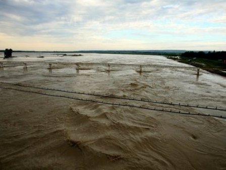 Măsuri dispuse pe timpul Codului Portocaliu de inundaţii pe râul Prut