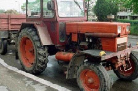 Bărbat fără a poseda permis de conducere depistat la volanul unui tractor neînmatriculat