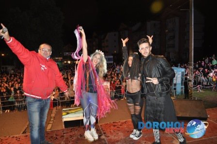 Concert incendiar și extravagant susținut de Corina la Zilele Copilului Dorohoi 2014 – VIDEO/FOTO