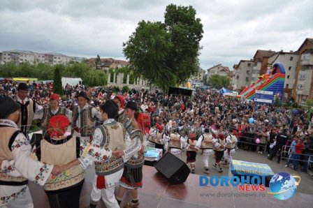 Zilele Copilului Dorohoi 2014: Talentele dorohoiene au încântat publicul în a treia zi de spectacol – FOTO