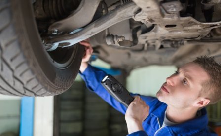 Cele mai dorite calificări din învăţământul profesional: mecanic auto, ospătar şi frizer
