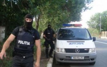 Trei persoane reținute în urma …