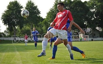 Doi din cei trei jucători …