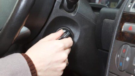 Util pentru şoferi: Ce trebuie să faci în momentul în care ţi se opreşte motorul în mers