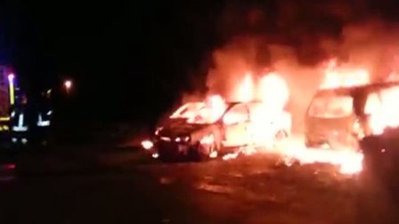 Românii, ținta rasismului la Roma. Maşinile a trei familii de români au fost incendiate